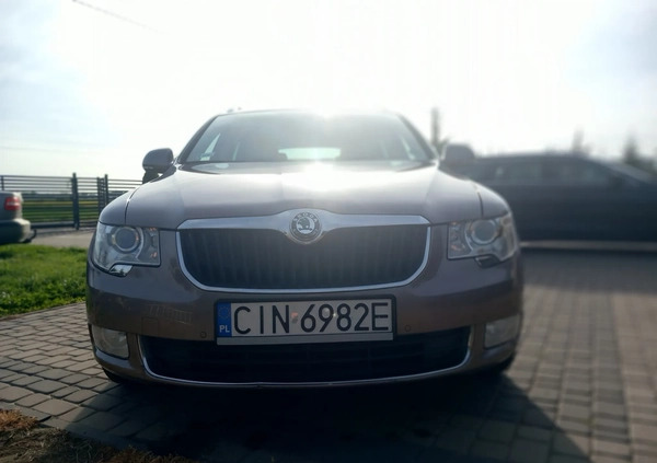 Skoda Superb cena 31900 przebieg: 278000, rok produkcji 2011 z Dzierżoniów małe 211